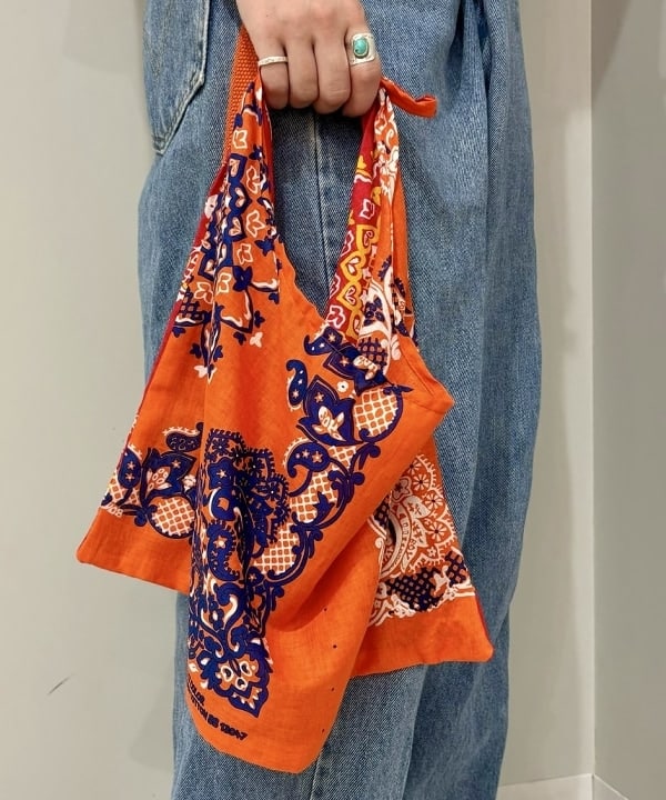 吉野 多恵さんの「BEAMS WOMEN｜BEAMS BOY / イレギュラー バンダナ バッグ」を使ったコーディネート