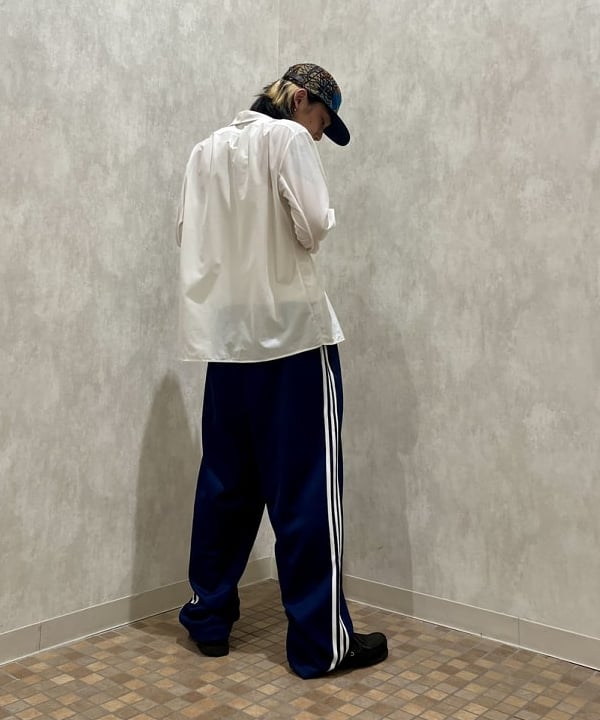菊田 悠さんの「BEAMS WOMEN｜adidas / BAGGY FIT FIREBIRD TRACKPANTS」を使ったコーディネート