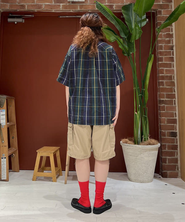 エノモト アミさんの「BEAMS WOMEN｜BEAMS PLUS / MIL 6 Pocket 80/3 Ripstop」を使ったコーディネート