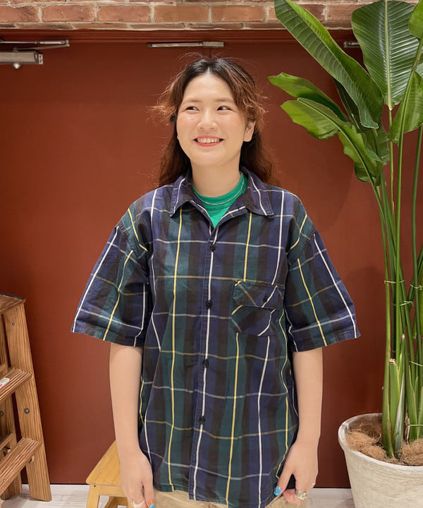 エノモト アミさんの「BEAMS WOMEN｜BEAMS PLUS / MIL 6 Pocket 80/3 Ripstop」を使ったコーディネート