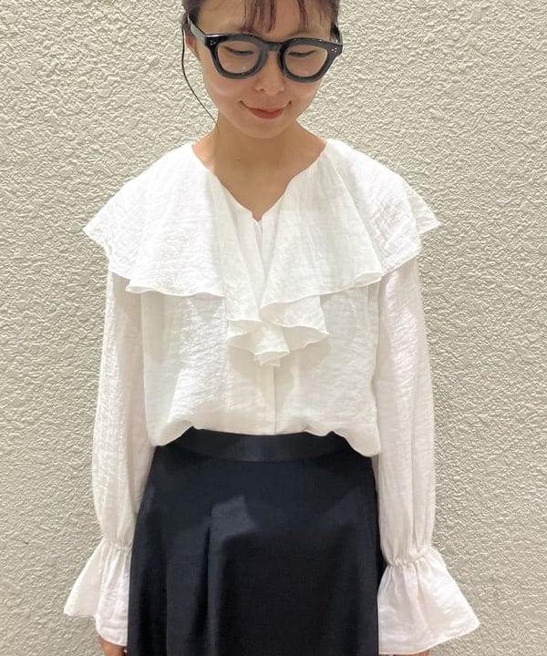 内山 瑛美さんの「オーガンジー フレアスカート.」を使ったコーディネート