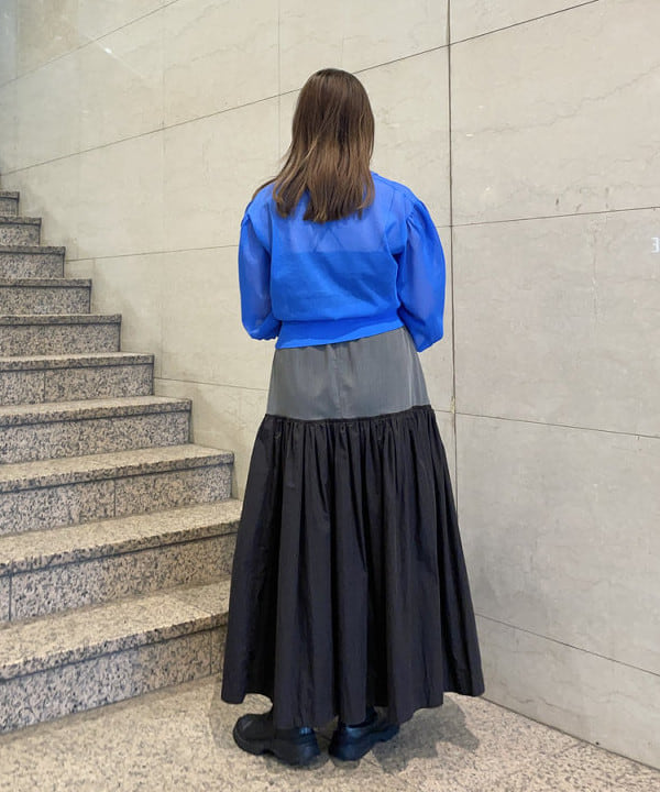 田中 里実さんの「BEAMS WOMEN｜Ray BEAMS / シアー パフスリーブ Vネック カーディガン」を使ったコーディネート