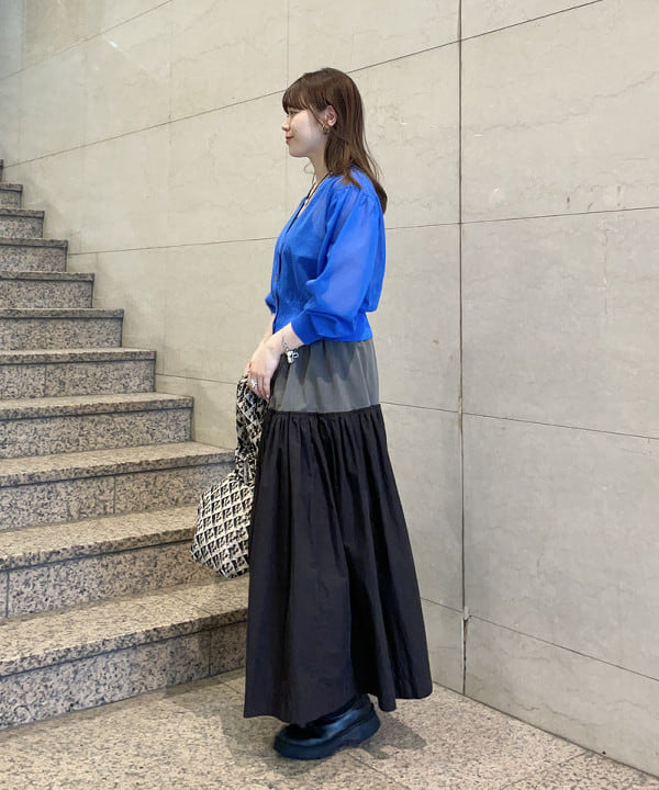 田中 里実さんの「BEAMS WOMEN｜Ray BEAMS / シアー パフスリーブ Vネック カーディガン」を使ったコーディネート