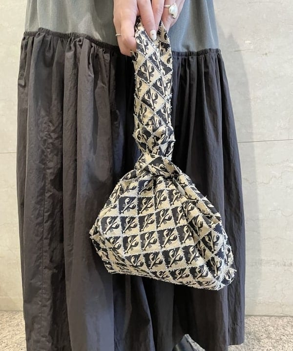 田中 里実さんの「BEAMS WOMEN｜Ray BEAMS / シアー パフスリーブ Vネック カーディガン」を使ったコーディネート