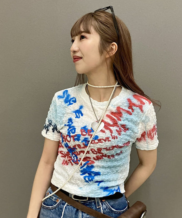 ヒカリさんの「BEAMS WOMEN｜BEAMS BOY / 樹脂 パール ロング ネックレス」を使ったコーディネート