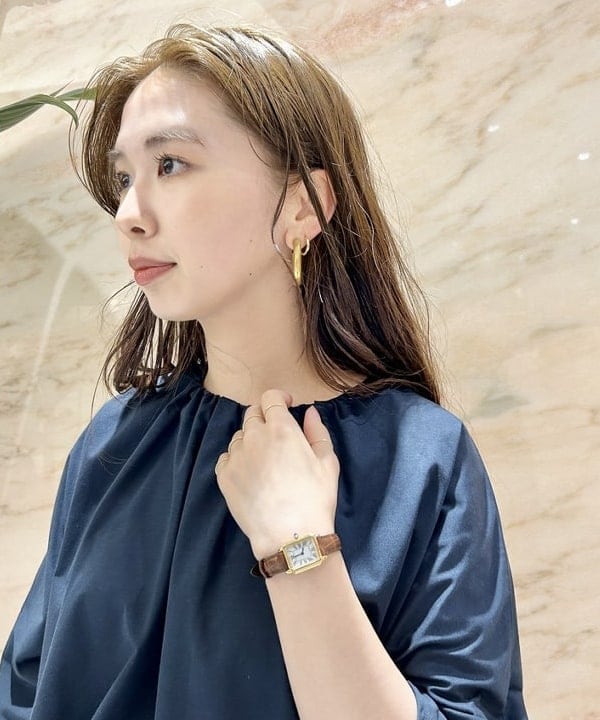 佐藤 美樹さんの「BEAMS WOMEN｜スクエア 型押レザー 腕時計Ⅱ」を使ったコーディネート