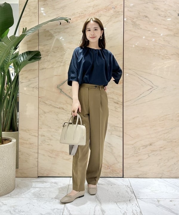 佐藤 美樹さんの「BEAMS WOMEN｜スクエア 型押レザー 腕時計Ⅱ」を使ったコーディネート