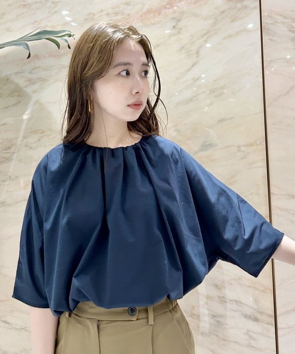 佐藤 美樹さんの「BEAMS WOMEN｜スクエア 型押レザー 腕時計Ⅱ」を使ったコーディネート