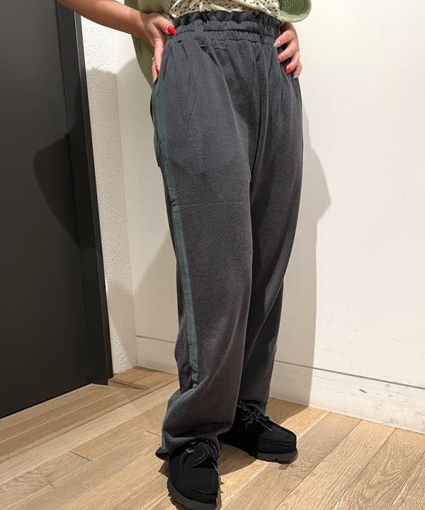 キムさんの「BEAMS WOMEN｜BEAMS BOY / サイド ライン イージー パンツ」を使ったコーディネート