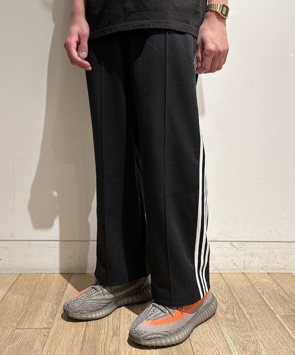 及川 晃さんの「BEAMS WOMEN｜adidas / BAGGY FIT FIREBIRD TRACKPANTS」を使ったコーディネート