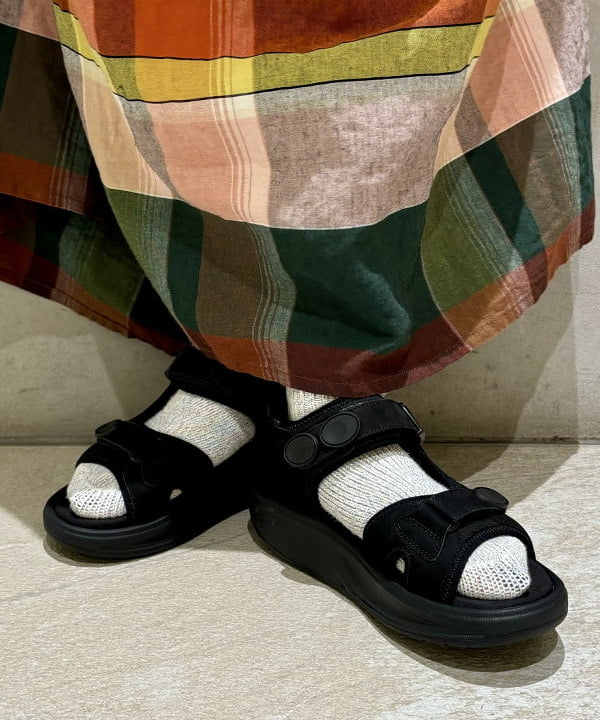 吉野 多恵さんの「BEAMS WOMEN｜MBT / KISUMU CLASSIC」を使ったコーディネート