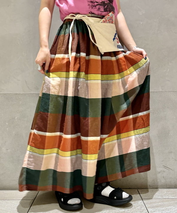 吉野 多恵さんの「BEAMS WOMEN｜MBT / KISUMU CLASSIC」を使ったコーディネート