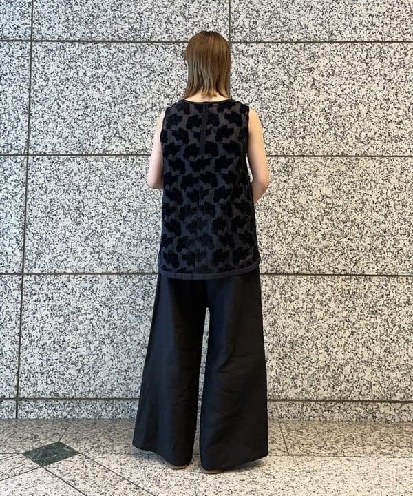 多田 日奈子さんの「BEAMS WOMEN｜CHRISTIAN VILLA / 別注 スタッズ ボストンバッグ」を使ったコーディネート