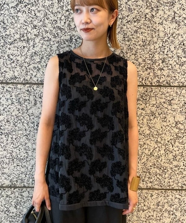 多田 日奈子さんの「BEAMS WOMEN｜CHRISTIAN VILLA / 別注 スタッズ ボストンバッグ」を使ったコーディネート