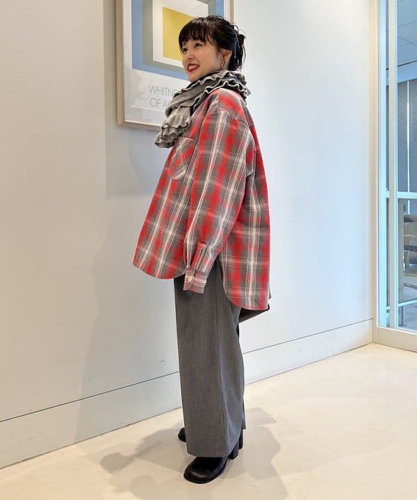 ナガオカ サキさんの「BEAMS WOMEN｜フリル マフラー」を使ったコーディネート