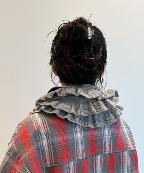 ナガオカ サキさんの「BEAMS WOMEN｜フリル マフラー」を使ったコーディネート