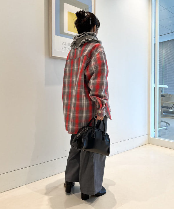 ナガオカ サキさんの「BEAMS WOMEN｜フリル マフラー」を使ったコーディネート