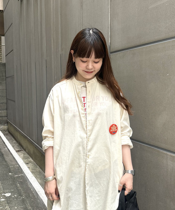 カスタニ モモノさんの「BEAMS WOMEN｜ラインロゴ ショートスリーブ Tシャツ」を使ったコーディネート