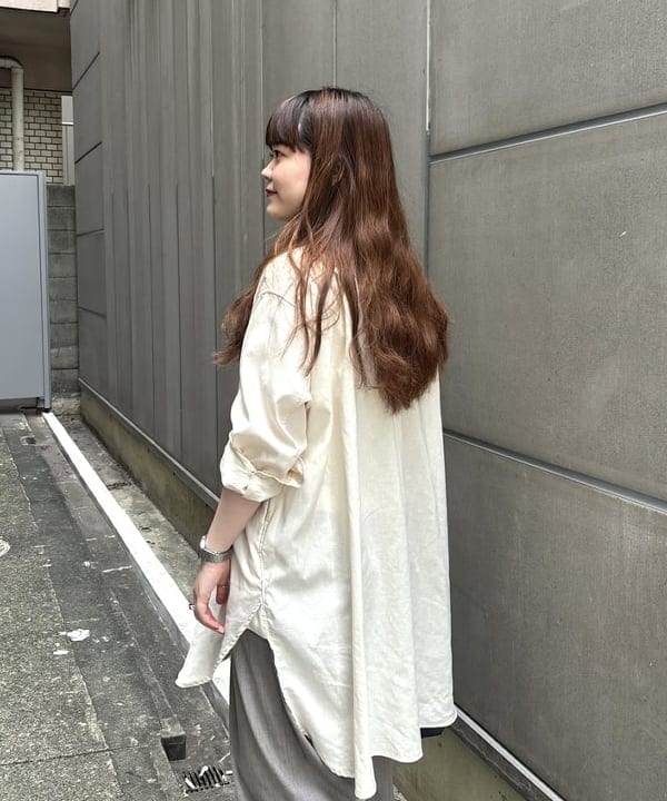 カスタニ モモノさんの「BEAMS WOMEN｜ラインロゴ ショートスリーブ Tシャツ」を使ったコーディネート