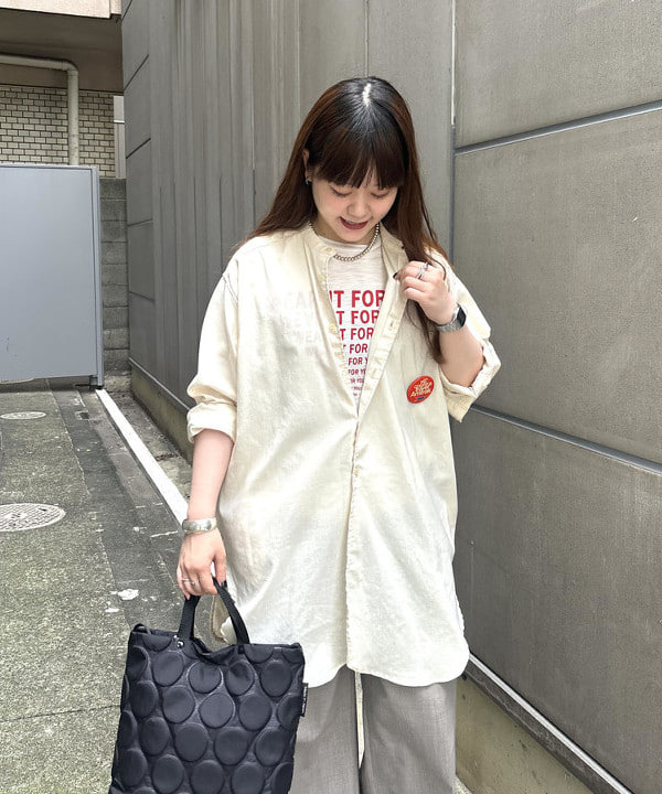カスタニ モモノさんの「BEAMS WOMEN｜ラインロゴ ショートスリーブ Tシャツ」を使ったコーディネート