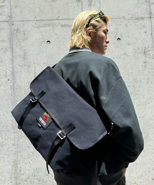 Ryohei Takataさんの「BEAMS WOMEN｜【別注】DEMARTINI / Messenger Bag MEDIUM」を使ったコーディネート