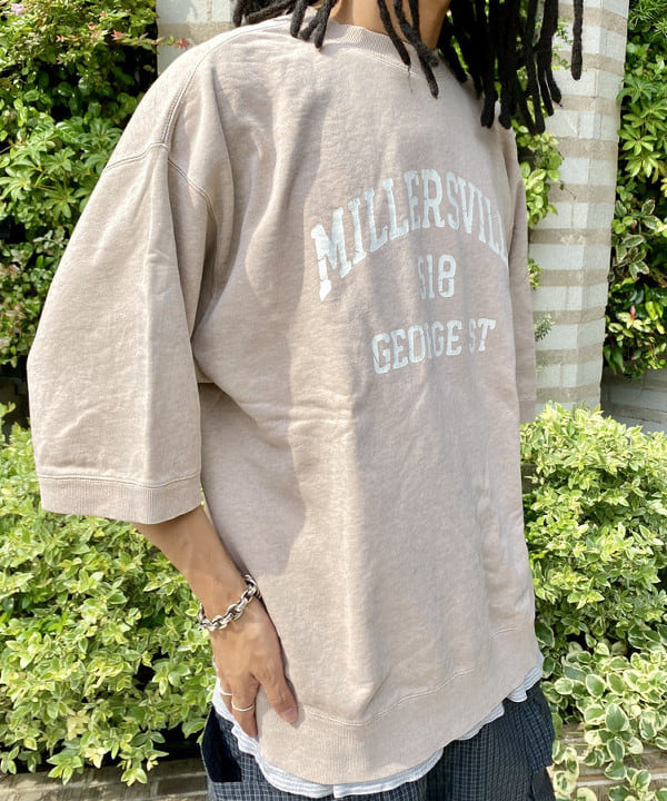 矢部 滋之さんの「BEAMS WOMEN｜BEAMS / ヴィンテージライク プリント スウェット」を使ったコーディネート