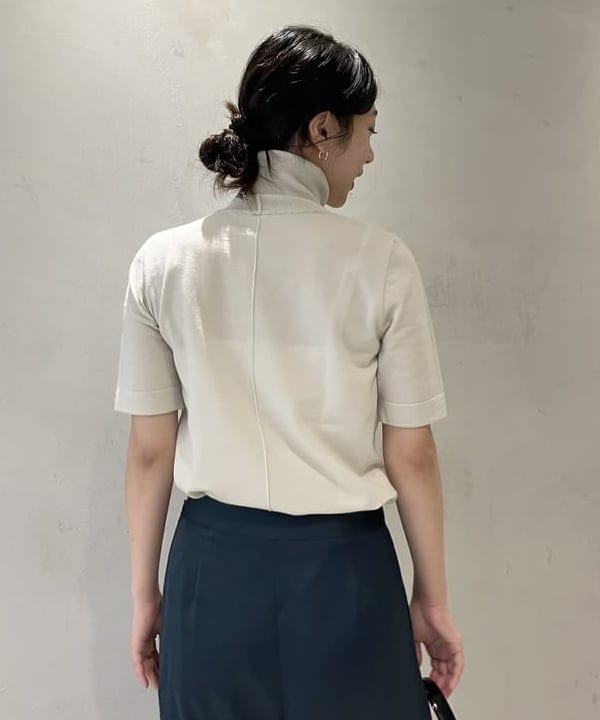坂本 涼花さんの「BEAMS WOMEN｜AK+1 / サテン タック パンツ」を使ったコーディネート