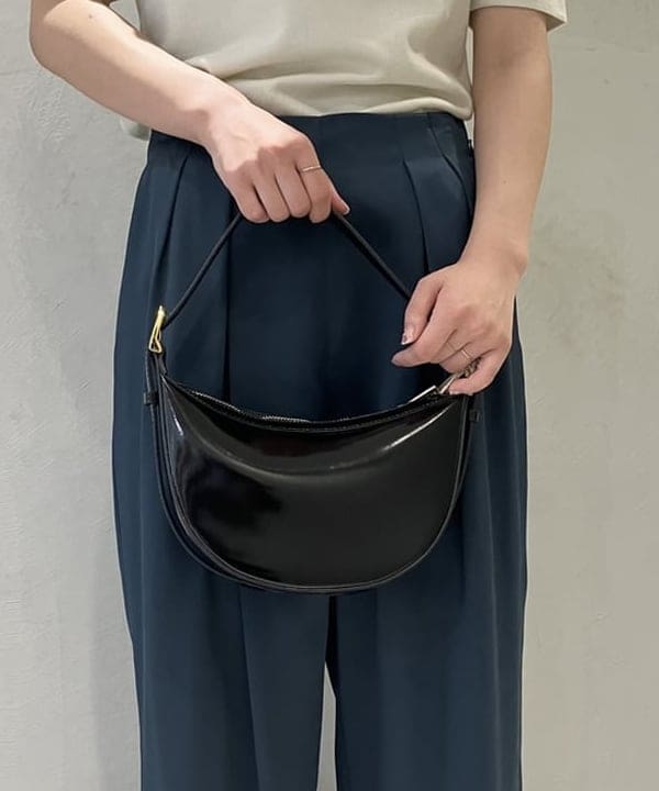 坂本 涼花さんの「BEAMS WOMEN｜AK+1 / サテン タック パンツ」を使ったコーディネート