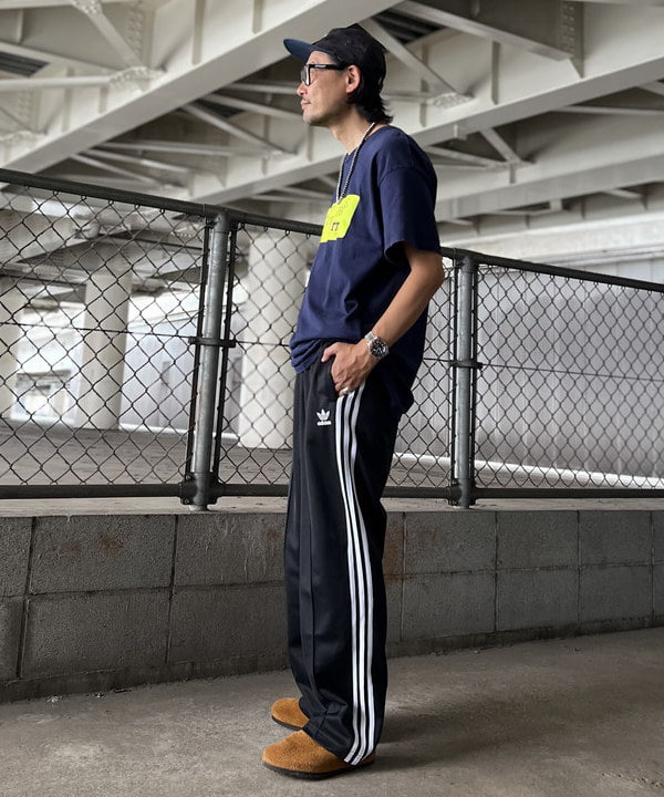 ザキサンさんの「BEAMS WOMEN｜adidas / BAGGY FIT FIREBIRD TRACKPANTS」を使ったコーディネート