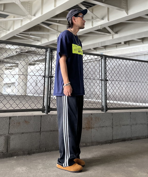 ザキサンさんの「BEAMS WOMEN｜adidas / BAGGY FIT FIREBIRD TRACKPANTS」を使ったコーディネート