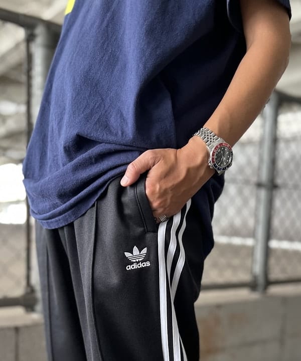 ザキサンさんの「BEAMS WOMEN｜adidas / BAGGY FIT FIREBIRD TRACKPANTS」を使ったコーディネート