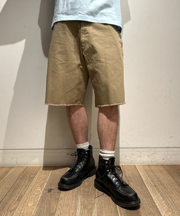 佐藤 大斗さんの「BEAMS WOMEN｜BEAMS PLUS /  ガーメントダイ ツイル カットオフ プレーンフロント ショーツ」を使ったコーディネート