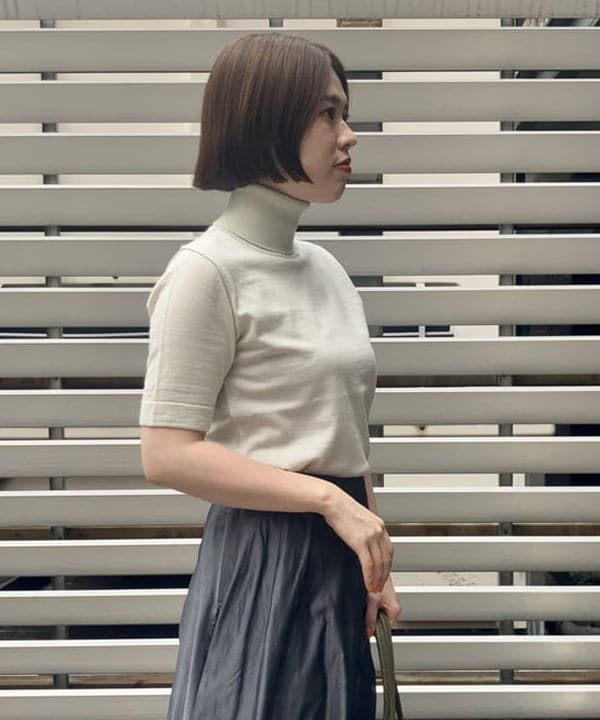 岡 妃呂美さんの「BEAMS WOMEN｜イントレチャート ショルダーバッグ.」を使ったコーディネート