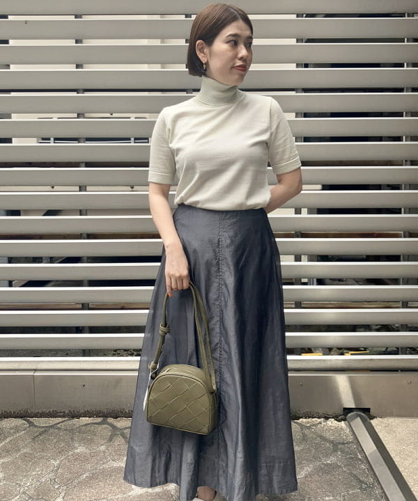 岡 妃呂美さんの「BEAMS WOMEN｜イントレチャート ショルダーバッグ.」を使ったコーディネート