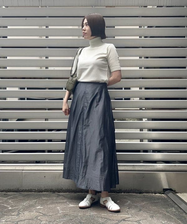 岡 妃呂美さんの「BEAMS WOMEN｜イントレチャート ショルダーバッグ.」を使ったコーディネート