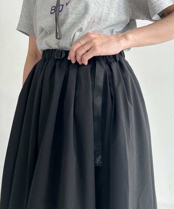 清水 彩乃さんの「BEAMS WOMEN｜BRIEFING &times; BEAMS BOY / 別注 ヘルメット バッグ」を使ったコーディネート