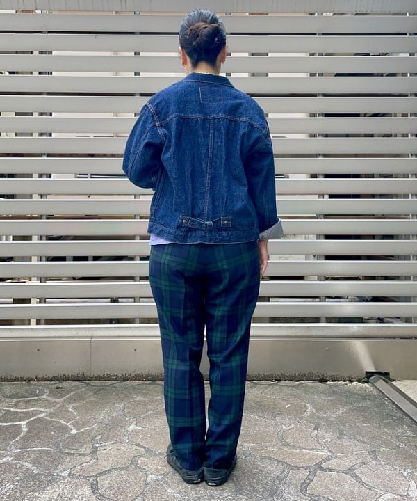 コウリキ　マミさんの「BEAMS WOMEN｜BEAMS BOY / ポリエステル ウール シンチ バック スラックス」を使ったコーディネート