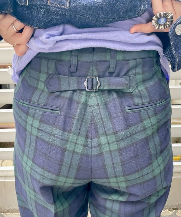 コウリキ　マミさんの「BEAMS WOMEN｜BEAMS BOY / ポリエステル ウール シンチ バック スラックス」を使ったコーディネート