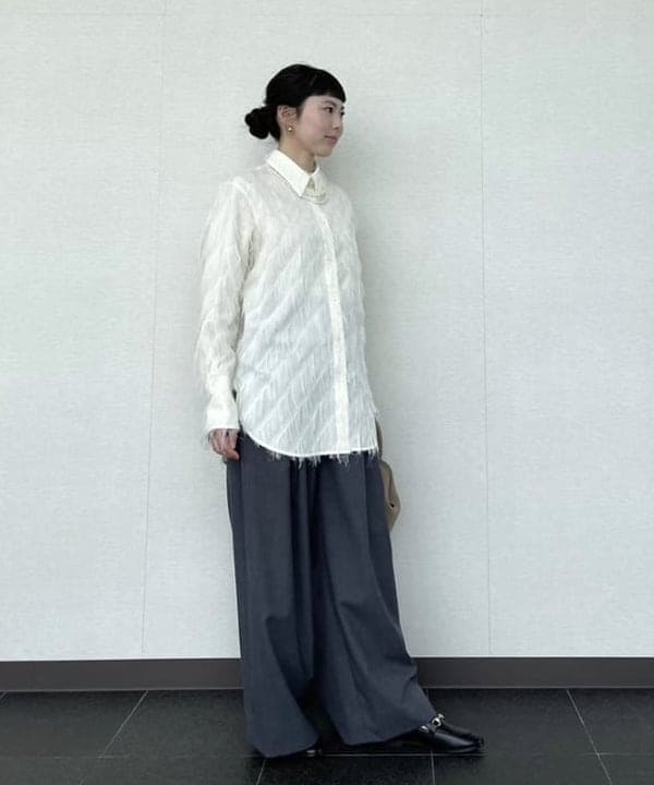 Ichika Hondaさんの「BEAMS WOMEN｜ATON / ウールトロピカル ワイドイージーパンツ」を使ったコーディネート