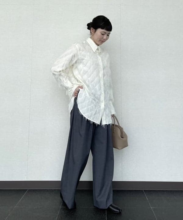 Ichika Hondaさんの「BEAMS WOMEN｜ATON / ウールトロピカル ワイドイージーパンツ」を使ったコーディネート