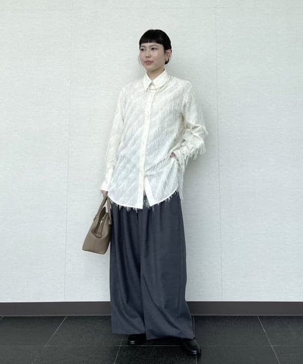 Ichika Hondaさんの「BEAMS WOMEN｜ATON / ウールトロピカル ワイドイージーパンツ」を使ったコーディネート