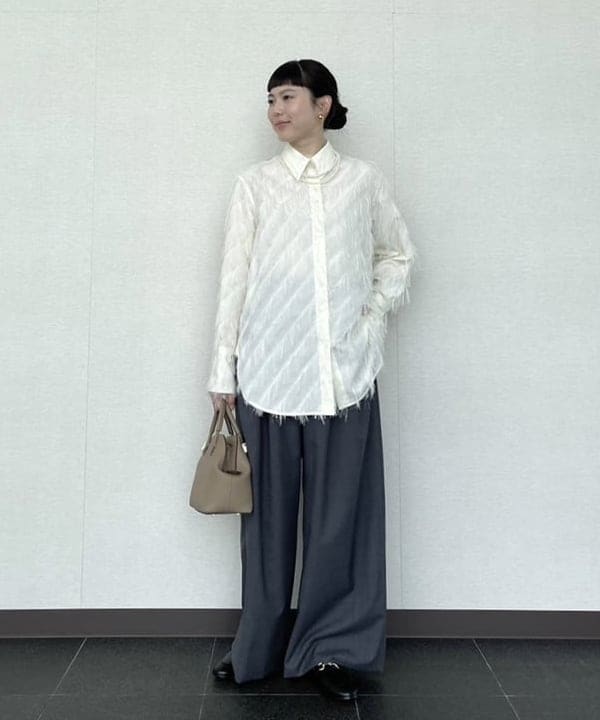 Ichika Hondaさんの「BEAMS WOMEN｜ATON / ウールトロピカル ワイドイージーパンツ」を使ったコーディネート