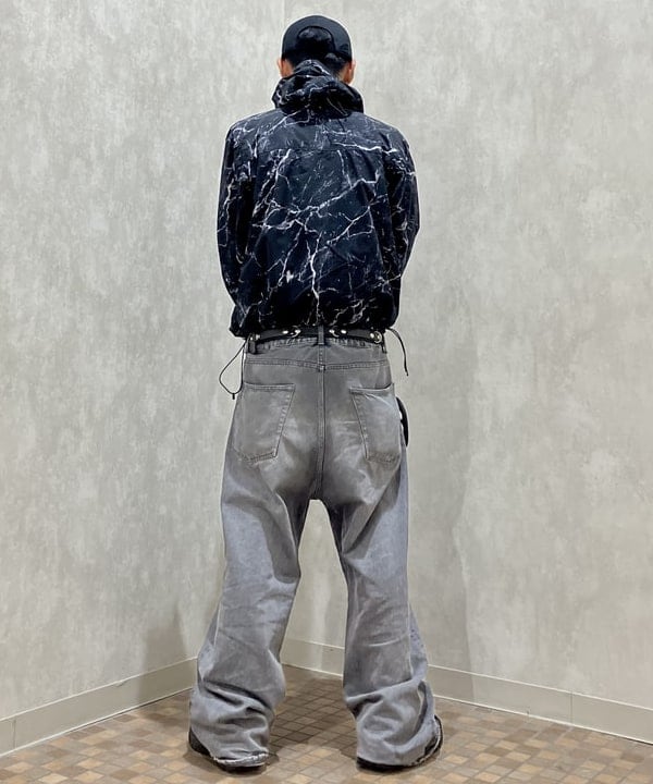 西村 光平さんの「BEAMS WOMEN｜撥水 総柄プリント ジップアップ フーディ」を使ったコーディネート