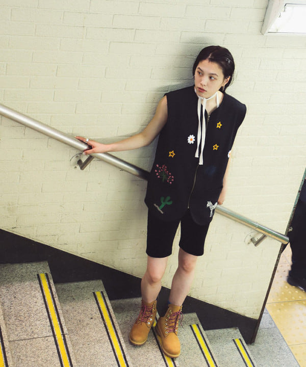 神坂 莉子さんの「BEAMS WOMEN｜Timberland × Ray BEAMS / 8inch Puffer Boots」を使ったコーディネート