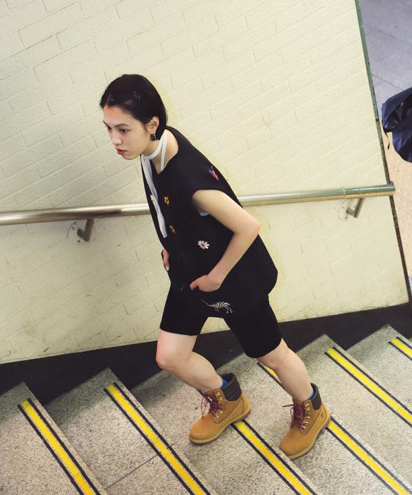 神坂 莉子さんの「BEAMS WOMEN｜Timberland × Ray BEAMS / 8inch Puffer Boots」を使ったコーディネート