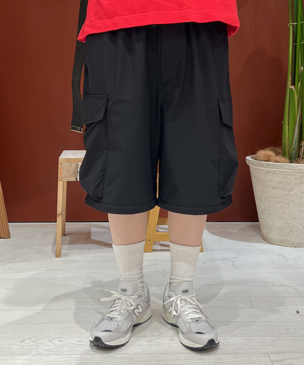 エノモト アミさんの「BEAMS WOMEN｜BEAMS / コンバーチブル カーゴパンツ」を使ったコーディネート
