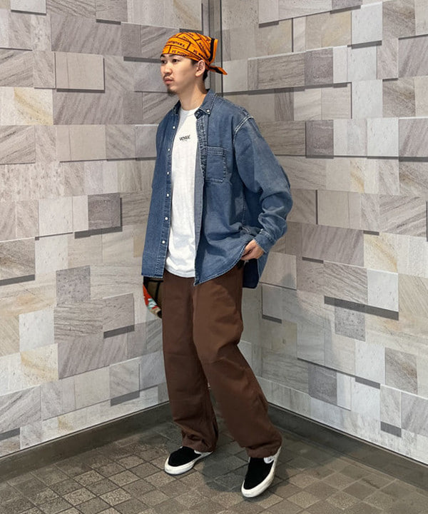 石郷岡 稜さんの「ベーシック ツイル イージーパンツ」を使ったコーディネート