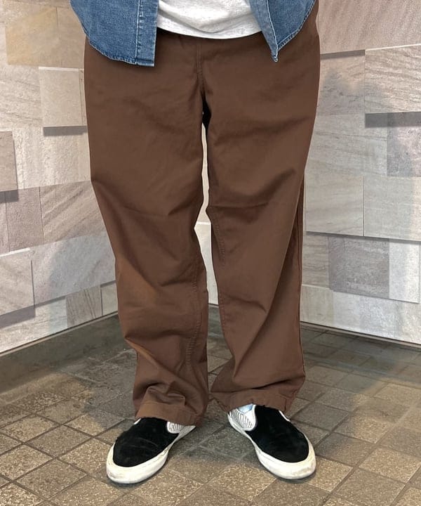 石郷岡 稜さんの「ベーシック ツイル イージーパンツ」を使ったコーディネート