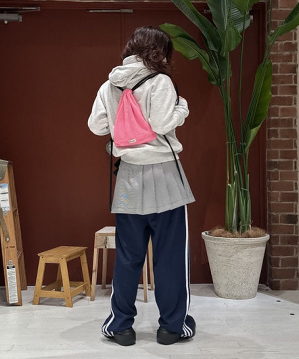 竹村 澄玲さんの「BEAMS WOMEN｜adidas / BAGGY FIT FIREBIRD TRACKPANTS」を使ったコーディネート