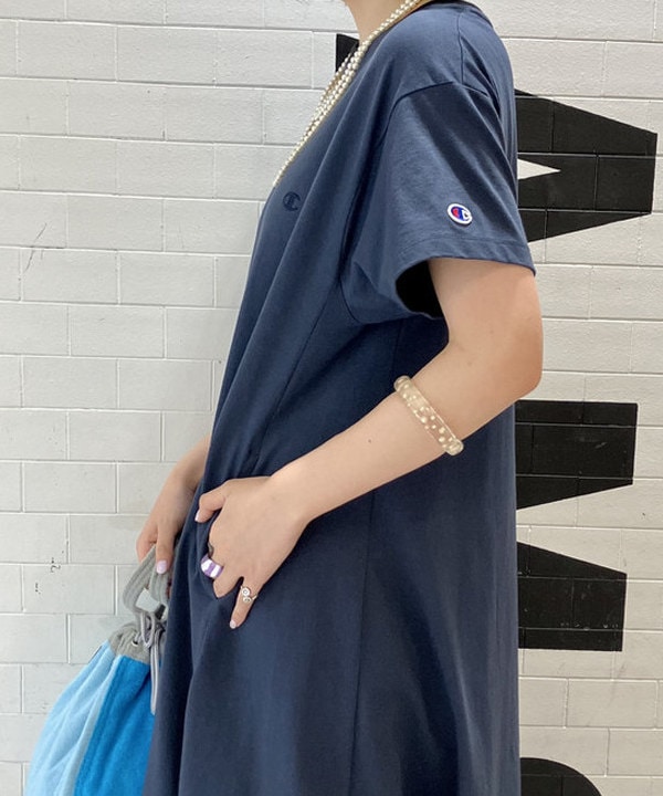 小原 もこさんの「BEAMS WOMEN｜BEAMS BOY / 樹脂 パール ロング ネックレス」を使ったコーディネート